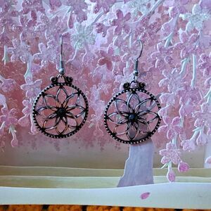 Circular Floral Black and Grey earrings